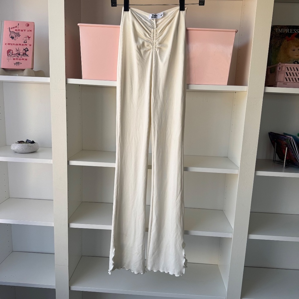 TIGER MIST Ruched Waves Pant in White - Picture 3 of 7